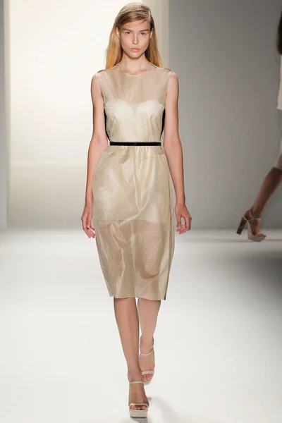 Look 9